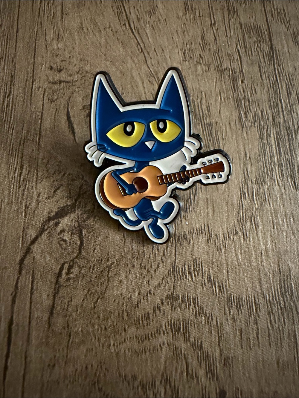 Blue Cat Guitar Enamel Pin - Pet-Themed Accessory